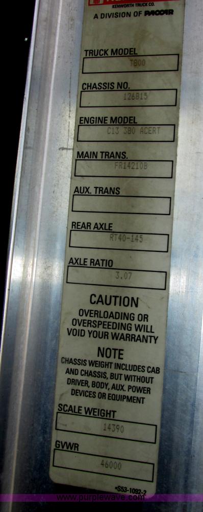 image for item F7371 2006 Kenworth T800 semi truck