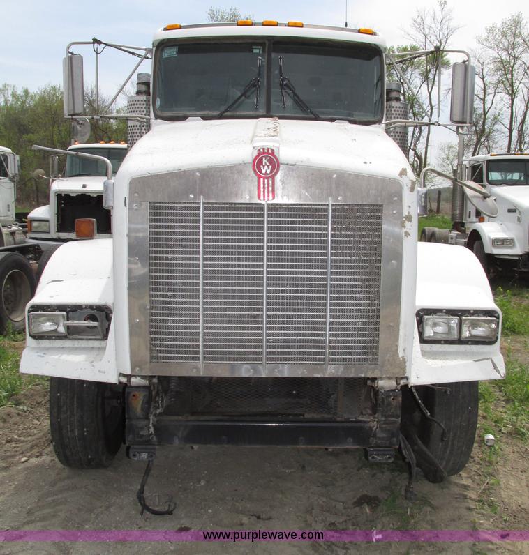 image for item F7374 2006 Kenworth T800 semi truck