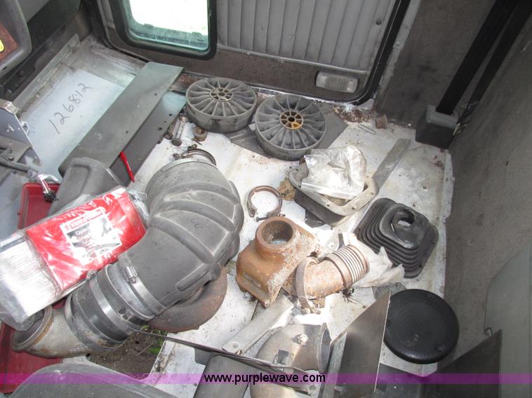 image for item F7374 2006 Kenworth T800 semi truck