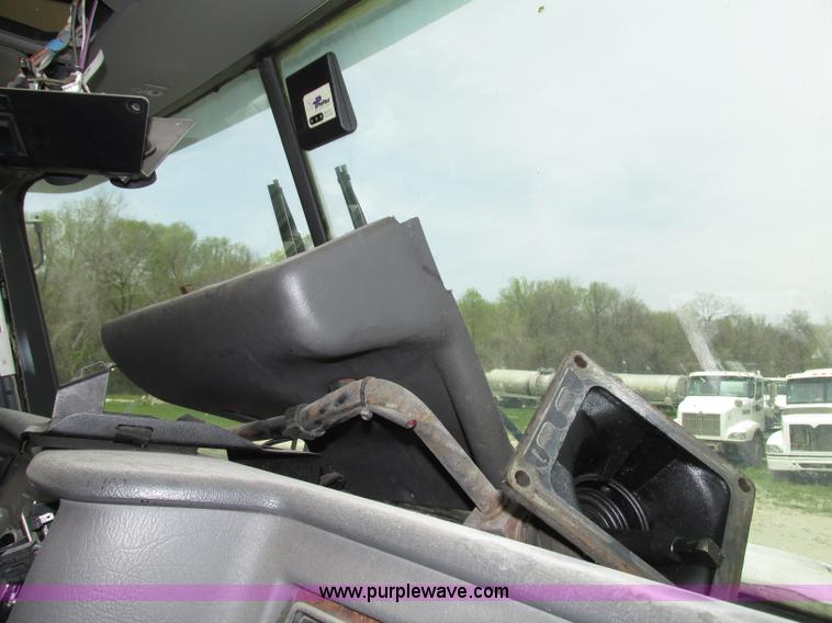 image for item F7374 2006 Kenworth T800 semi truck