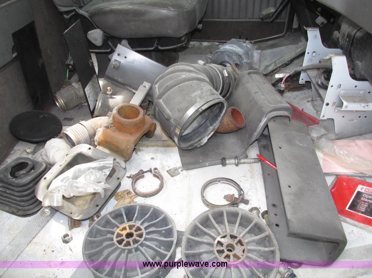 image for item F7374 2006 Kenworth T800 semi truck