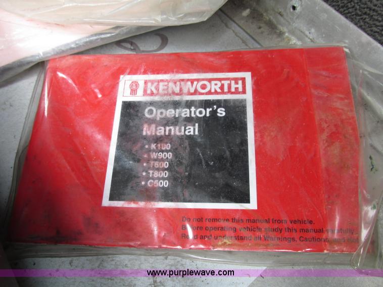 image for item F7374 2006 Kenworth T800 semi truck