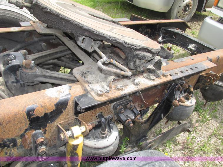 image for item F7374 2006 Kenworth T800 semi truck