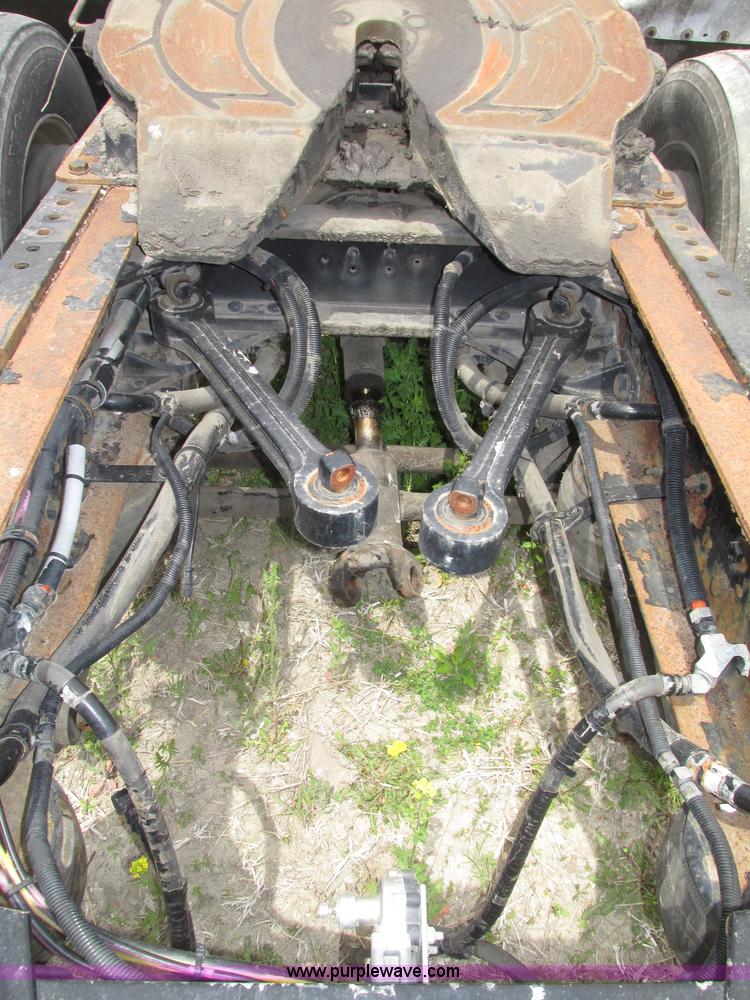 image for item F7374 2006 Kenworth T800 semi truck