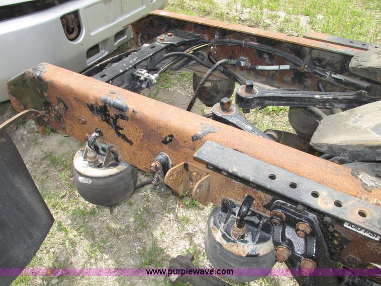 image for item F7374 2006 Kenworth T800 semi truck