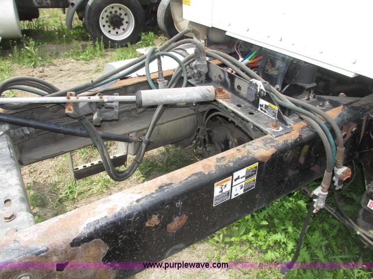 image for item F7374 2006 Kenworth T800 semi truck