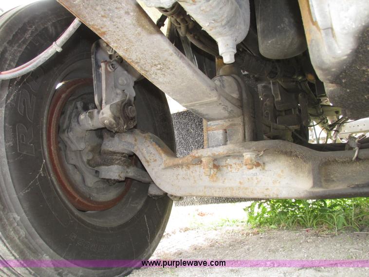 image for item F7374 2006 Kenworth T800 semi truck