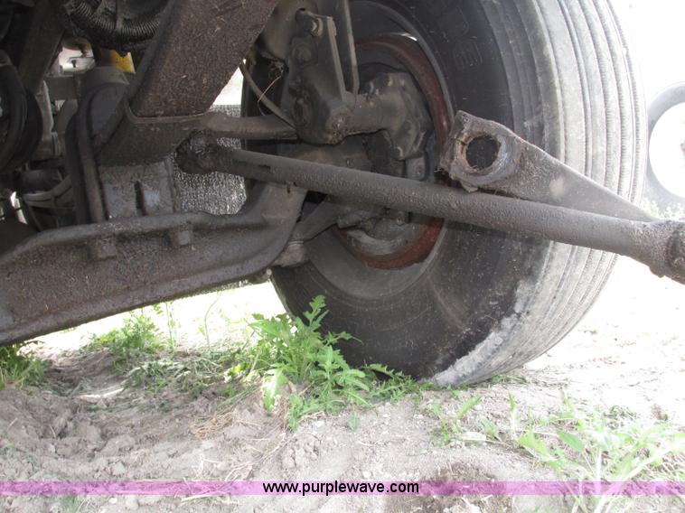 image for item F7374 2006 Kenworth T800 semi truck