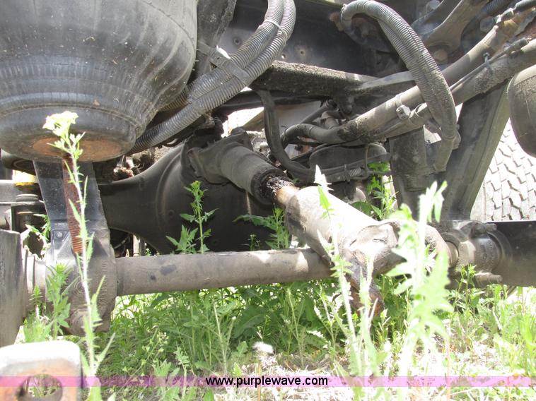 image for item F7374 2006 Kenworth T800 semi truck