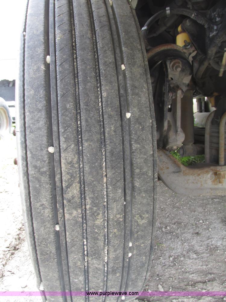 image for item F7374 2006 Kenworth T800 semi truck