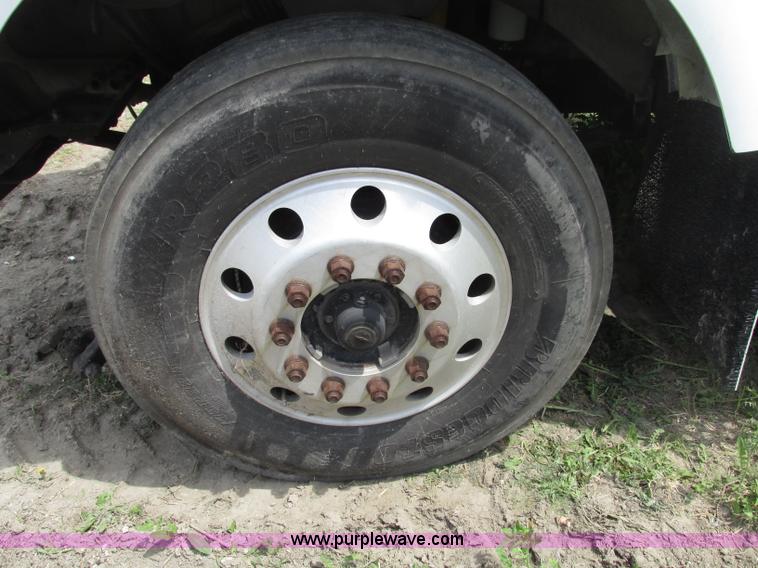 image for item F7374 2006 Kenworth T800 semi truck