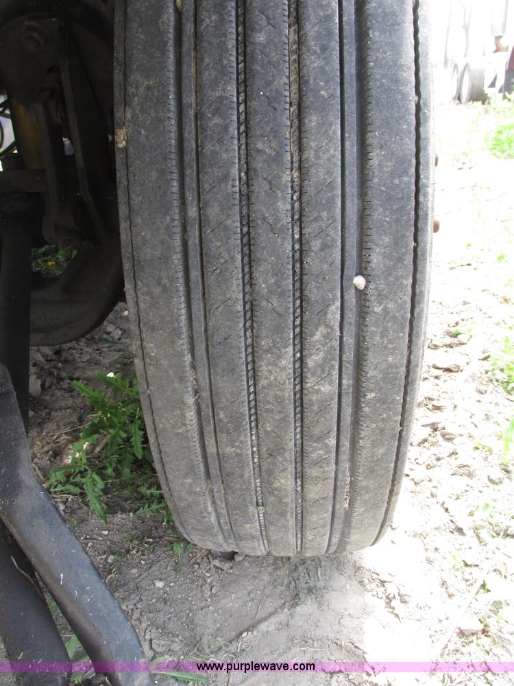 image for item F7374 2006 Kenworth T800 semi truck