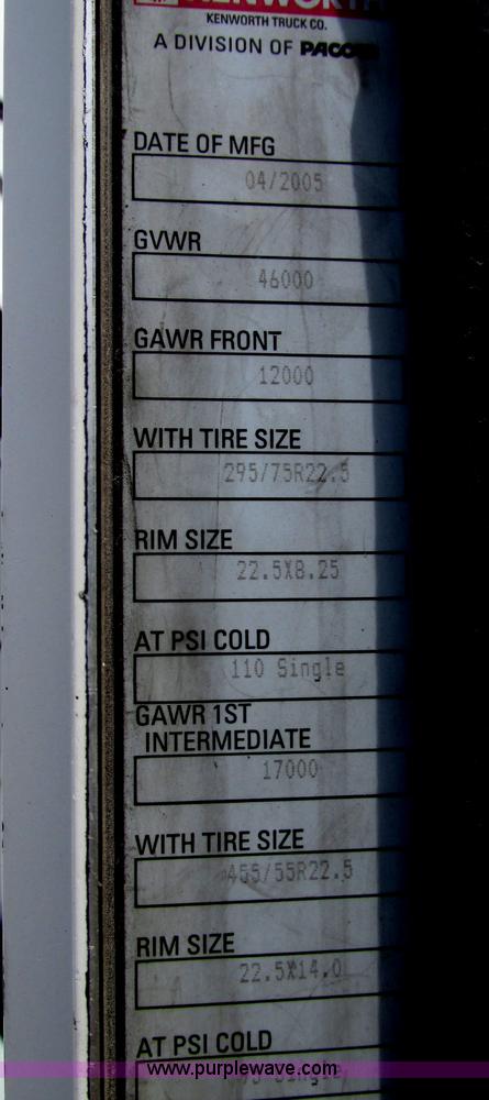 image for item F7374 2006 Kenworth T800 semi truck