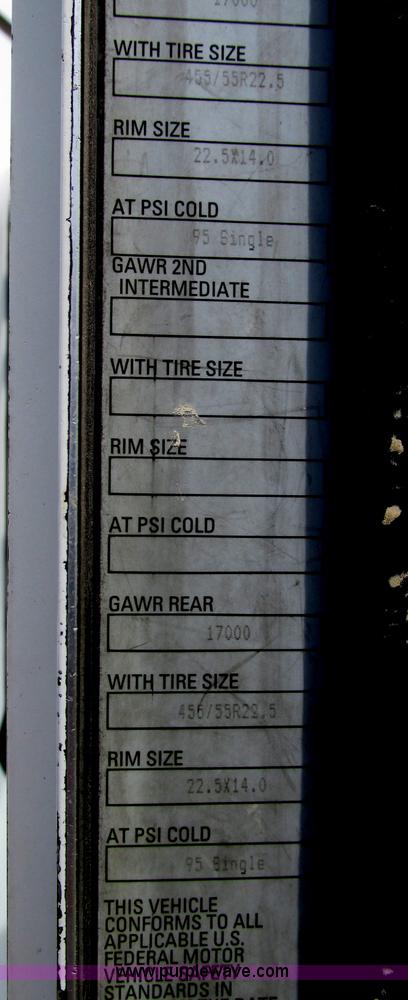 image for item F7374 2006 Kenworth T800 semi truck