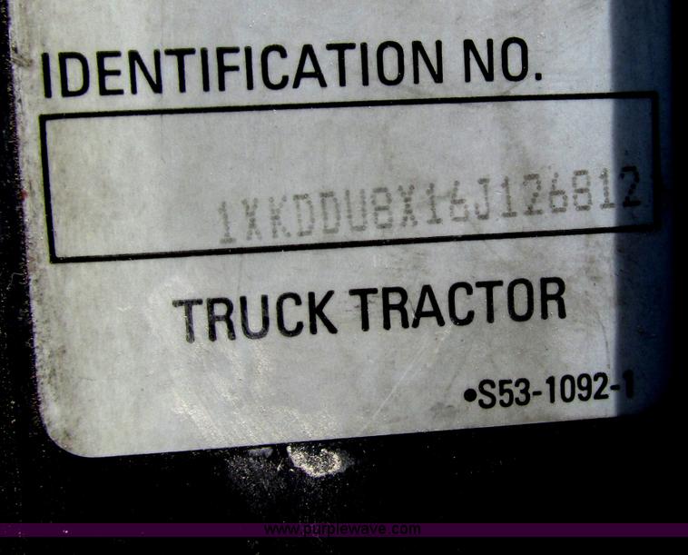 image for item F7374 2006 Kenworth T800 semi truck