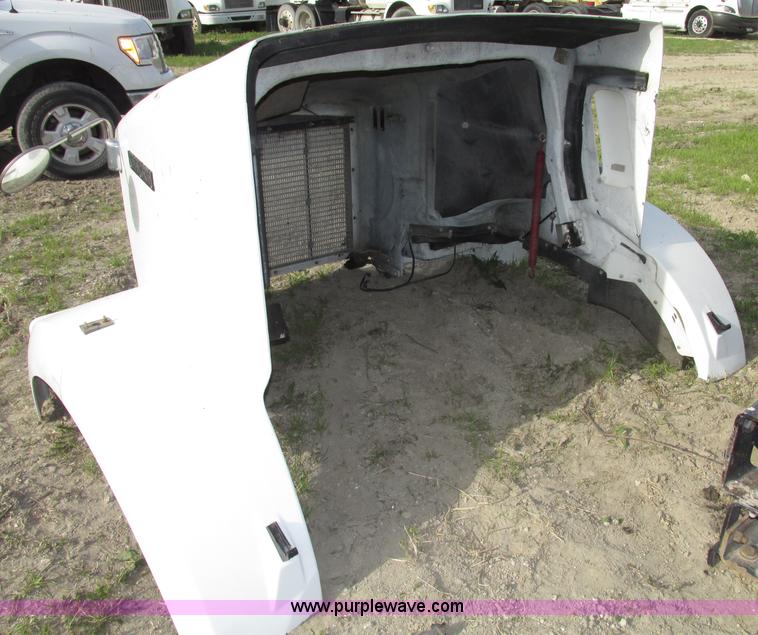 image for item F7374 2006 Kenworth T800 semi truck