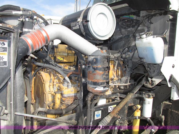 image for item F7374 2006 Kenworth T800 semi truck