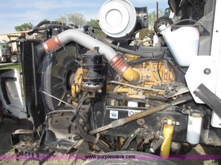 image for item F7374 2006 Kenworth T800 semi truck