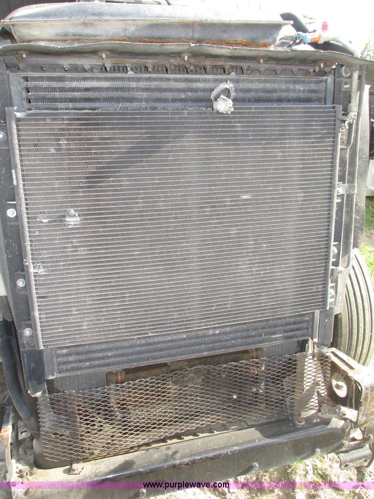 image for item F7374 2006 Kenworth T800 semi truck