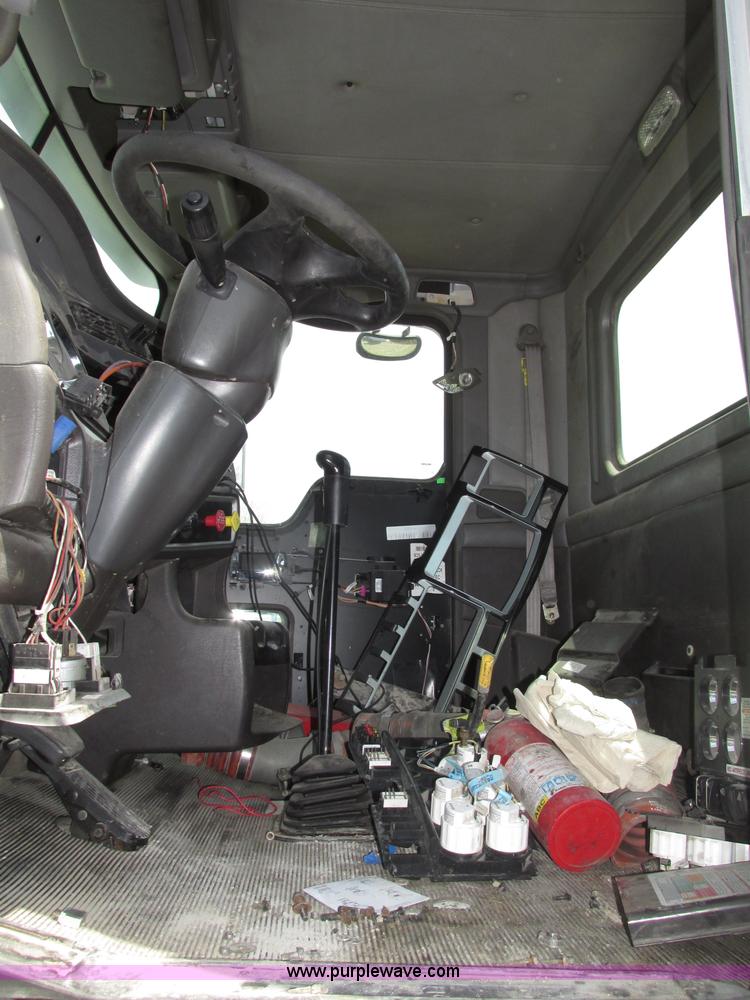 image for item F7375 2007 Kenworth T800 semi truck