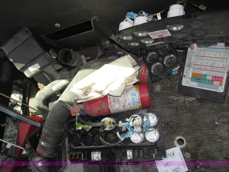 image for item F7375 2007 Kenworth T800 semi truck