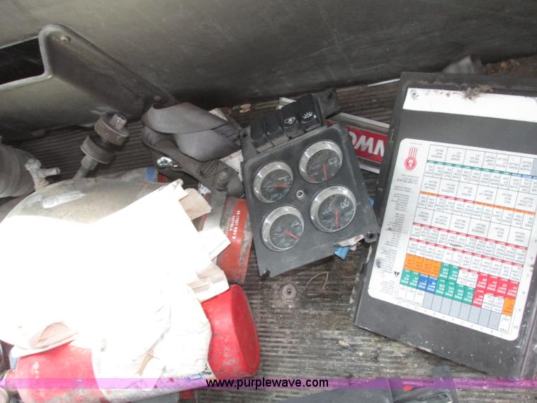 image for item F7375 2007 Kenworth T800 semi truck