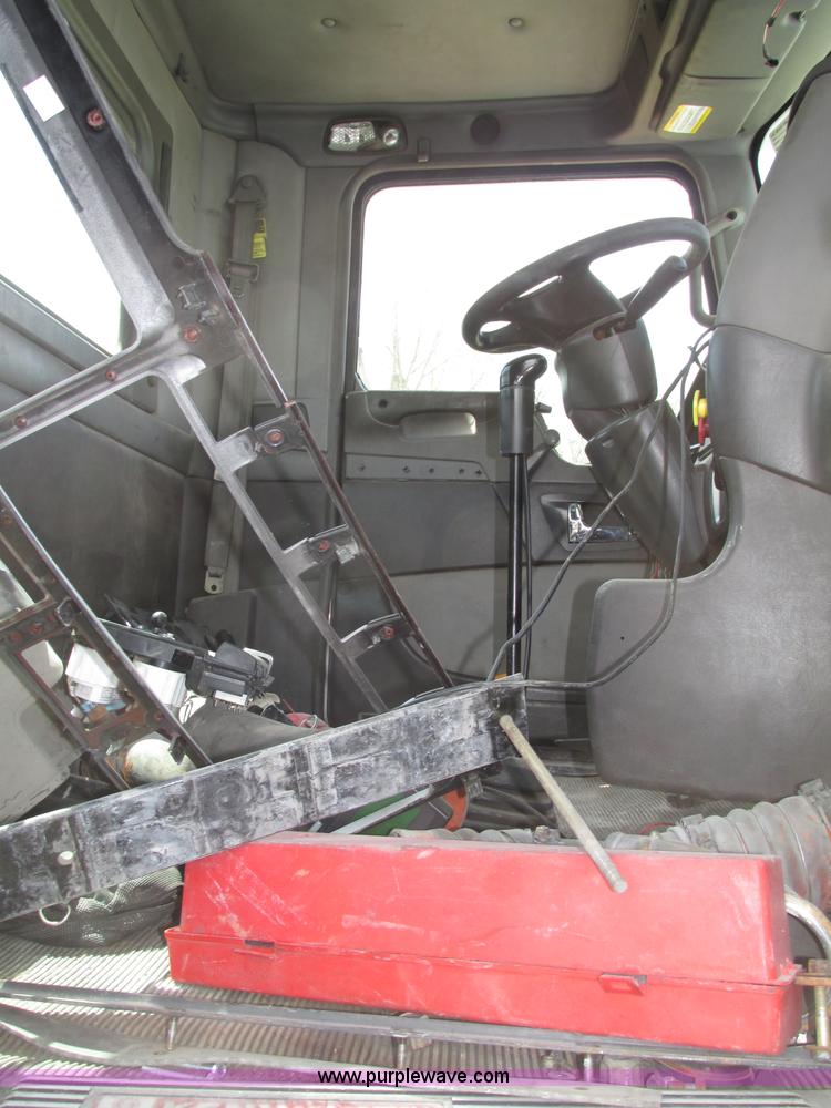 image for item F7375 2007 Kenworth T800 semi truck