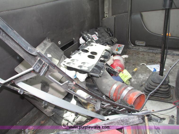 image for item F7375 2007 Kenworth T800 semi truck