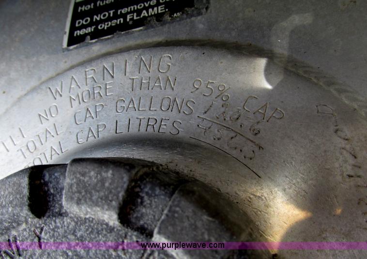 image for item F7375 2007 Kenworth T800 semi truck