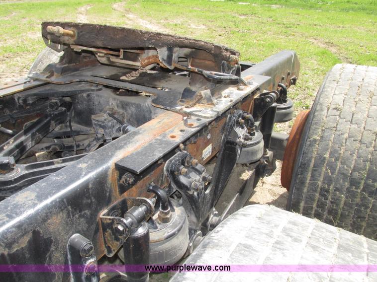 image for item F7375 2007 Kenworth T800 semi truck