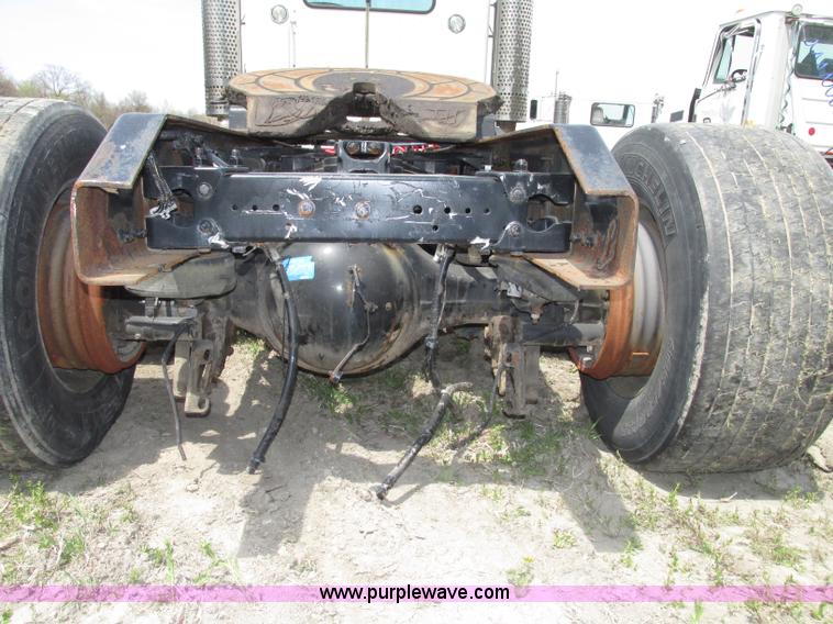 image for item F7375 2007 Kenworth T800 semi truck