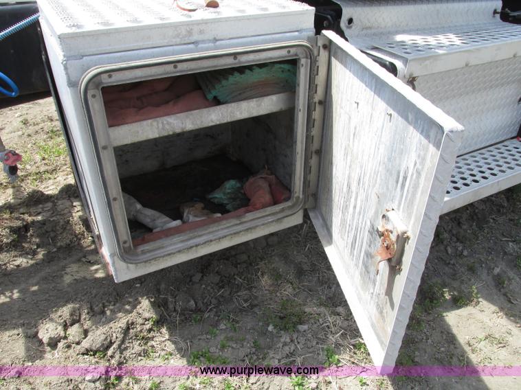 image for item F7375 2007 Kenworth T800 semi truck