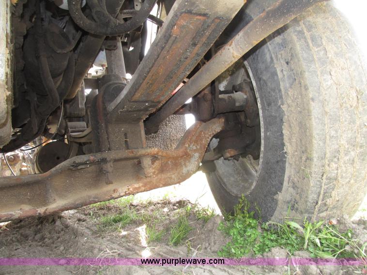 image for item F7375 2007 Kenworth T800 semi truck