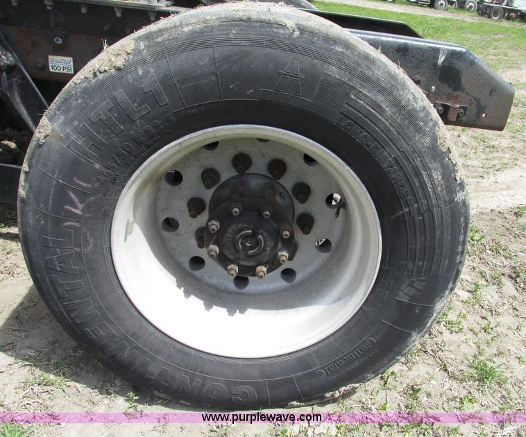 image for item F7375 2007 Kenworth T800 semi truck