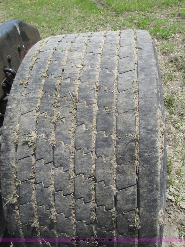 image for item F7375 2007 Kenworth T800 semi truck