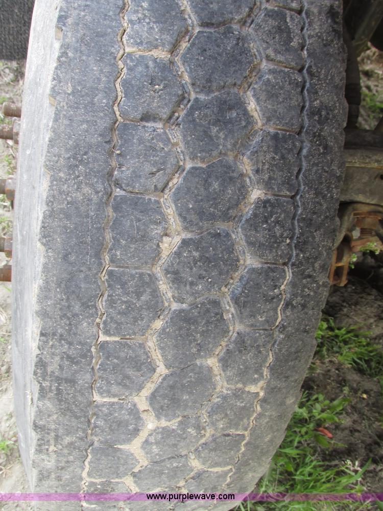 image for item F7375 2007 Kenworth T800 semi truck