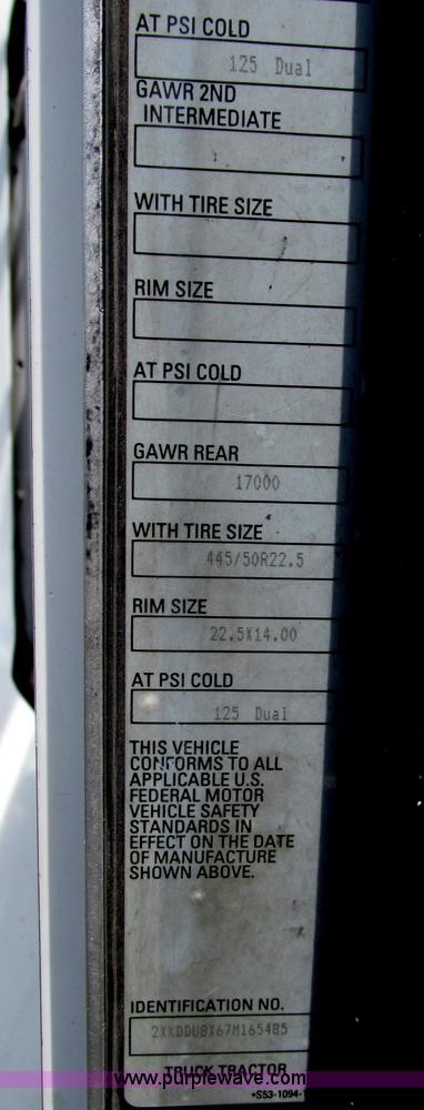 image for item F7375 2007 Kenworth T800 semi truck