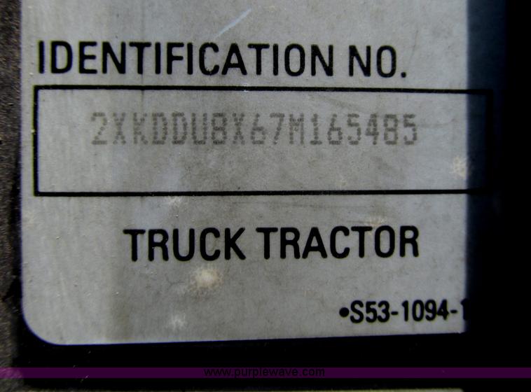 image for item F7375 2007 Kenworth T800 semi truck