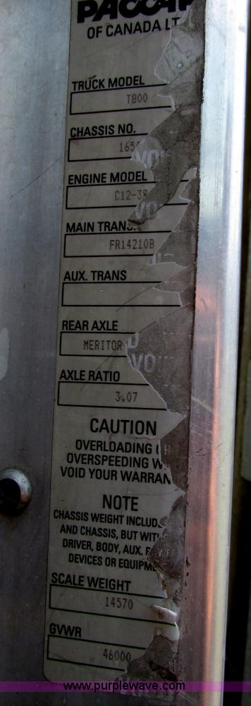 image for item F7375 2007 Kenworth T800 semi truck