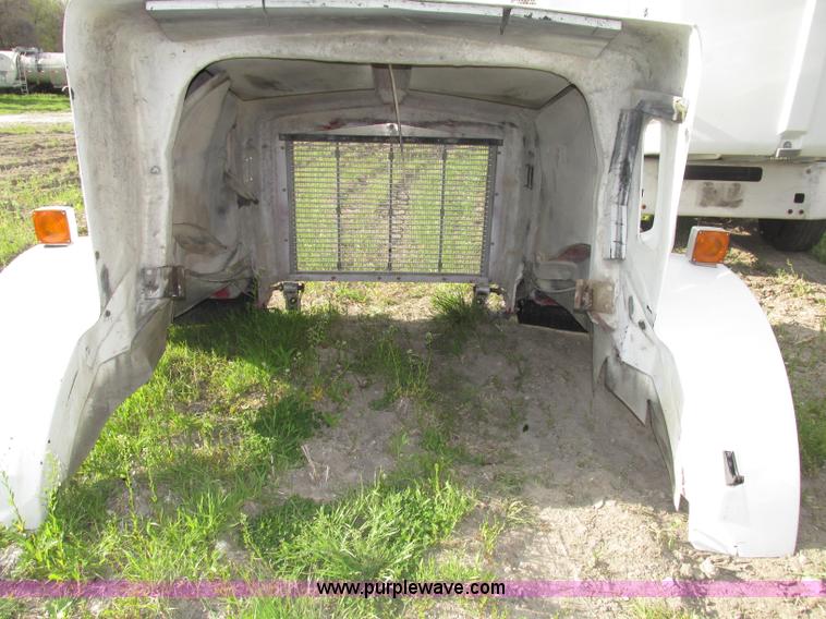 image for item F7375 2007 Kenworth T800 semi truck