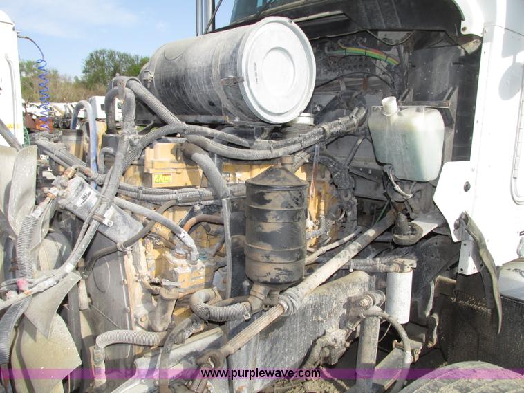 image for item F7375 2007 Kenworth T800 semi truck