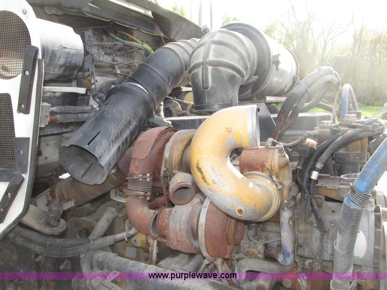 image for item F7375 2007 Kenworth T800 semi truck