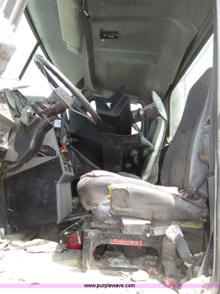 image for item F7376 2000 Mack CH613 semi truck