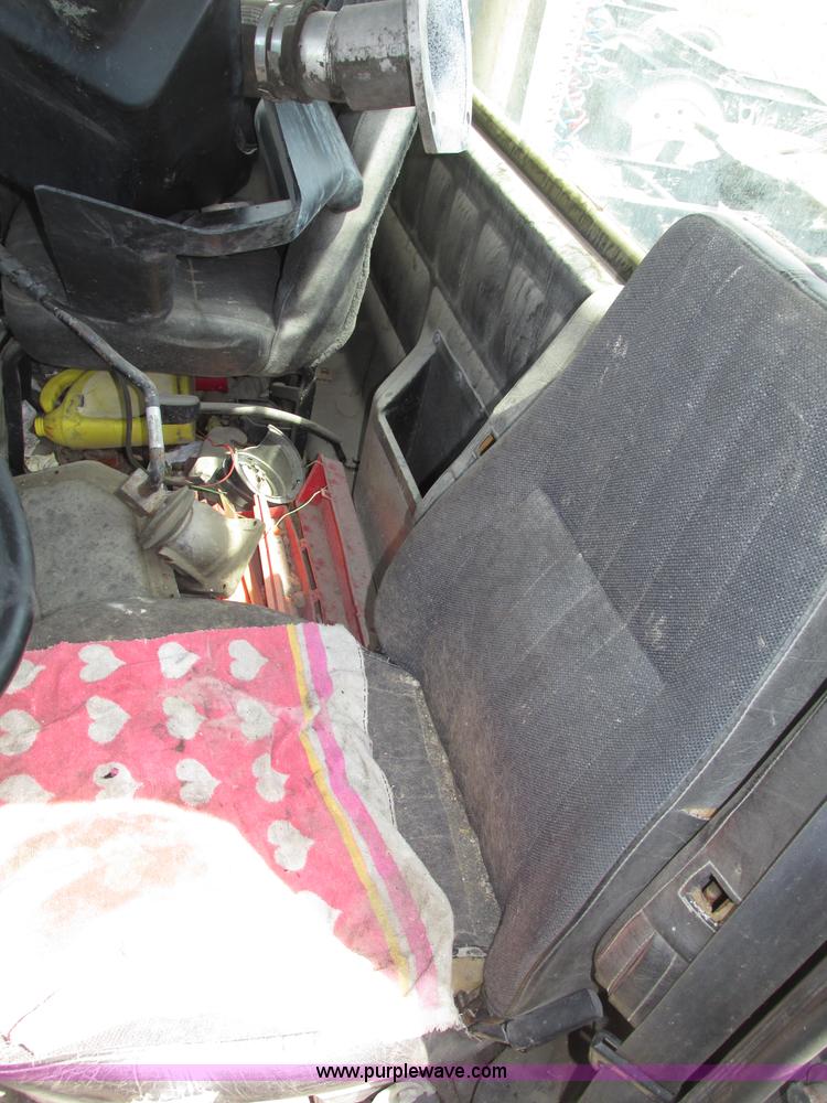 image for item F7376 2000 Mack CH613 semi truck