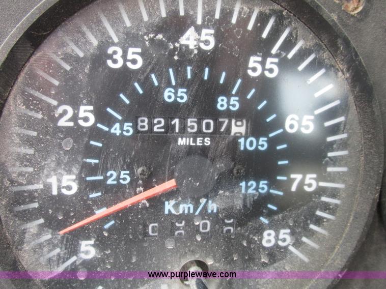 image for item F7376 2000 Mack CH613 semi truck