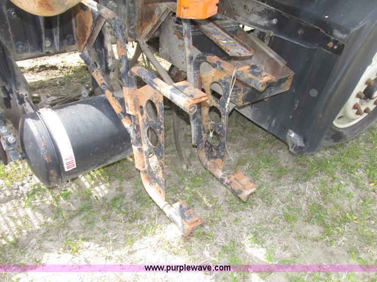 image for item F7376 2000 Mack CH613 semi truck