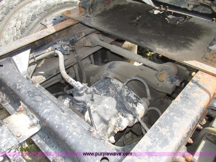 image for item F7376 2000 Mack CH613 semi truck