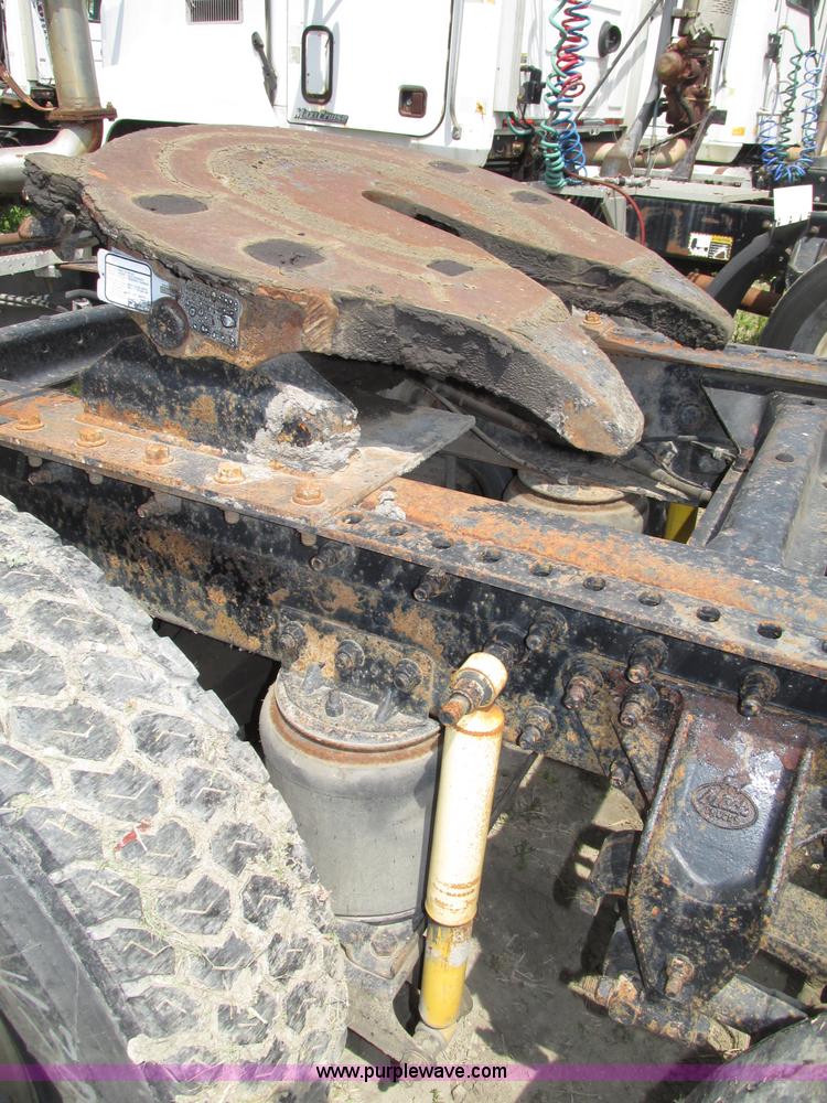 image for item F7376 2000 Mack CH613 semi truck