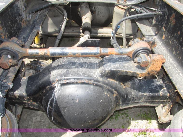 image for item F7376 2000 Mack CH613 semi truck