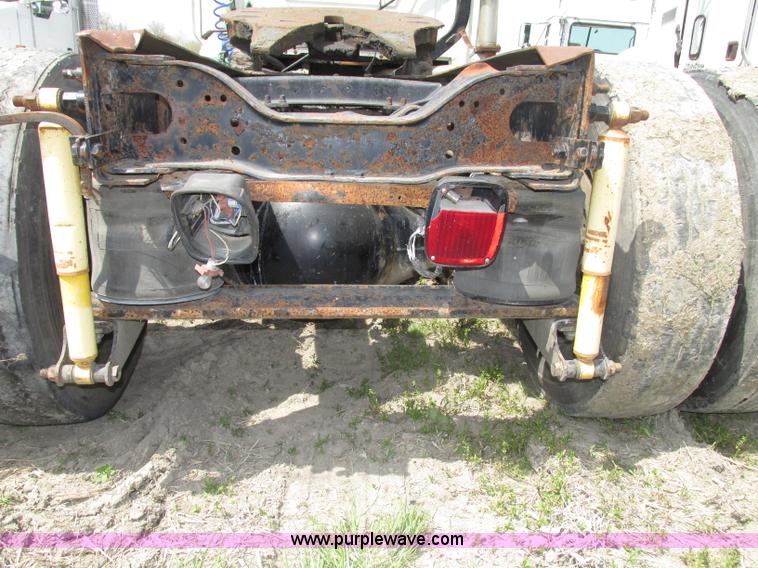 image for item F7376 2000 Mack CH613 semi truck